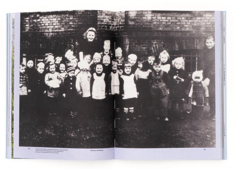 Een spread uit het boek Lebensborn